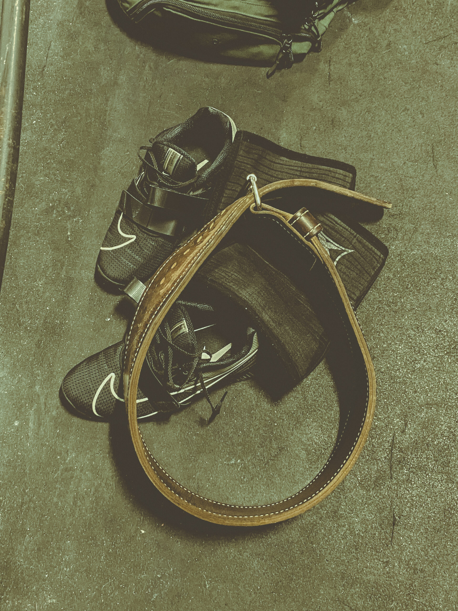 Weightlifting belt, weightlifting shoes, and knee sleeves